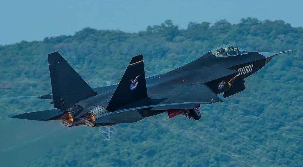 成功在望:历经9年首飞的歼-35,将成为中航工业战胜f-35的关键?