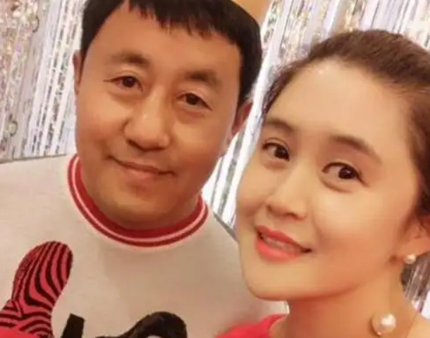 《乡村爱情》王长贵花式炫富,疑似为带货做准备,网友:群魔乱舞