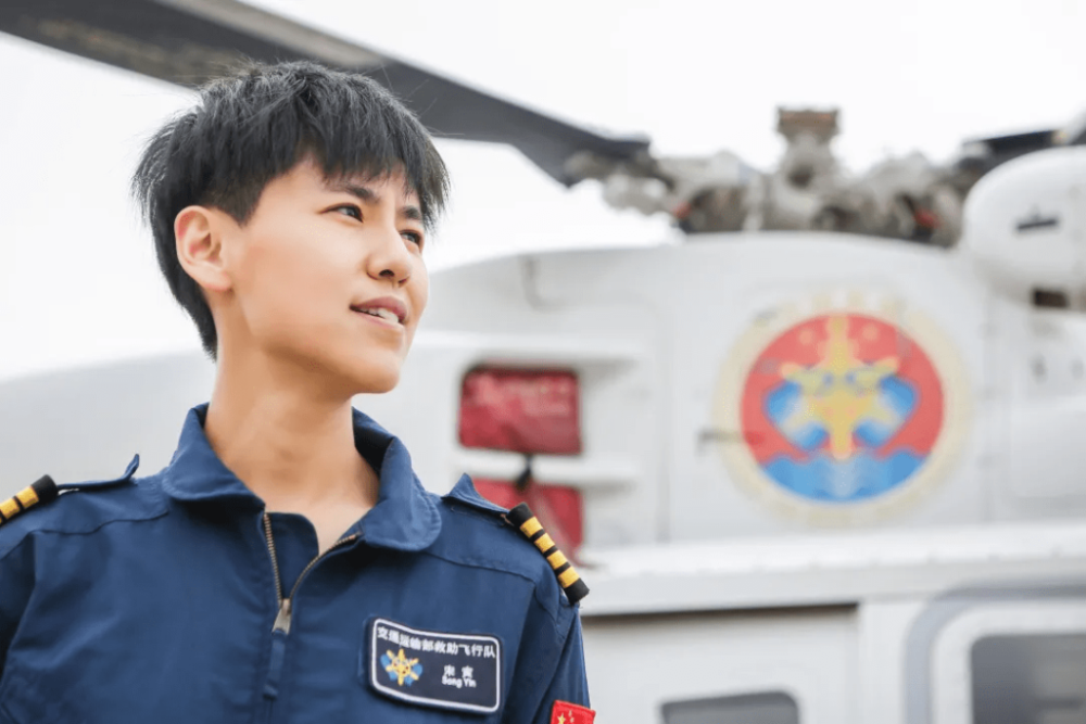 奋斗者·正青春丨中国第一代女搜救机长宋寅_腾讯新闻