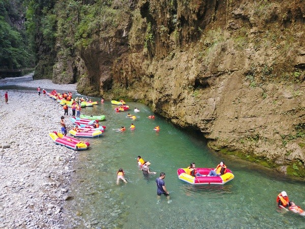 漂流峡谷间风景醉游人桐梓水银河等你来凉爽一夏