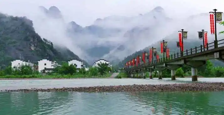 地处仙居县南部,东临田市镇,上张乡,南接温州市永嘉县岩坦镇,西连横溪