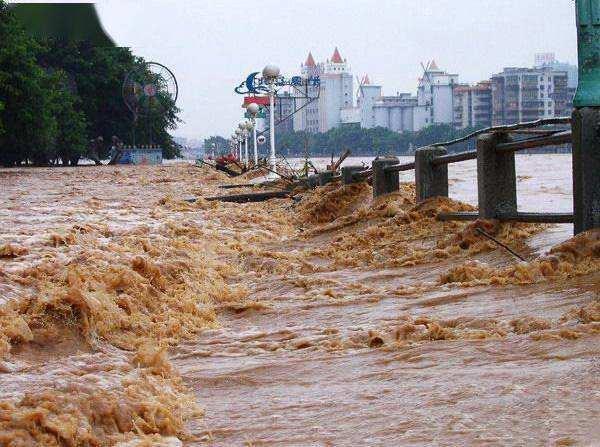 而廣東,廣西,貴州那邊又在強降雨發洪水.