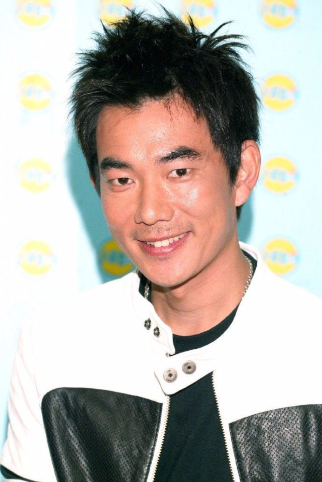 任贤齐妻子陈则妤,陪他度过漫长岁月,如今一家四口幸福甜蜜