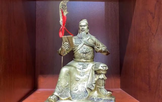 关帝圣像①不怒自威:目光炯神,相貌堂堂.