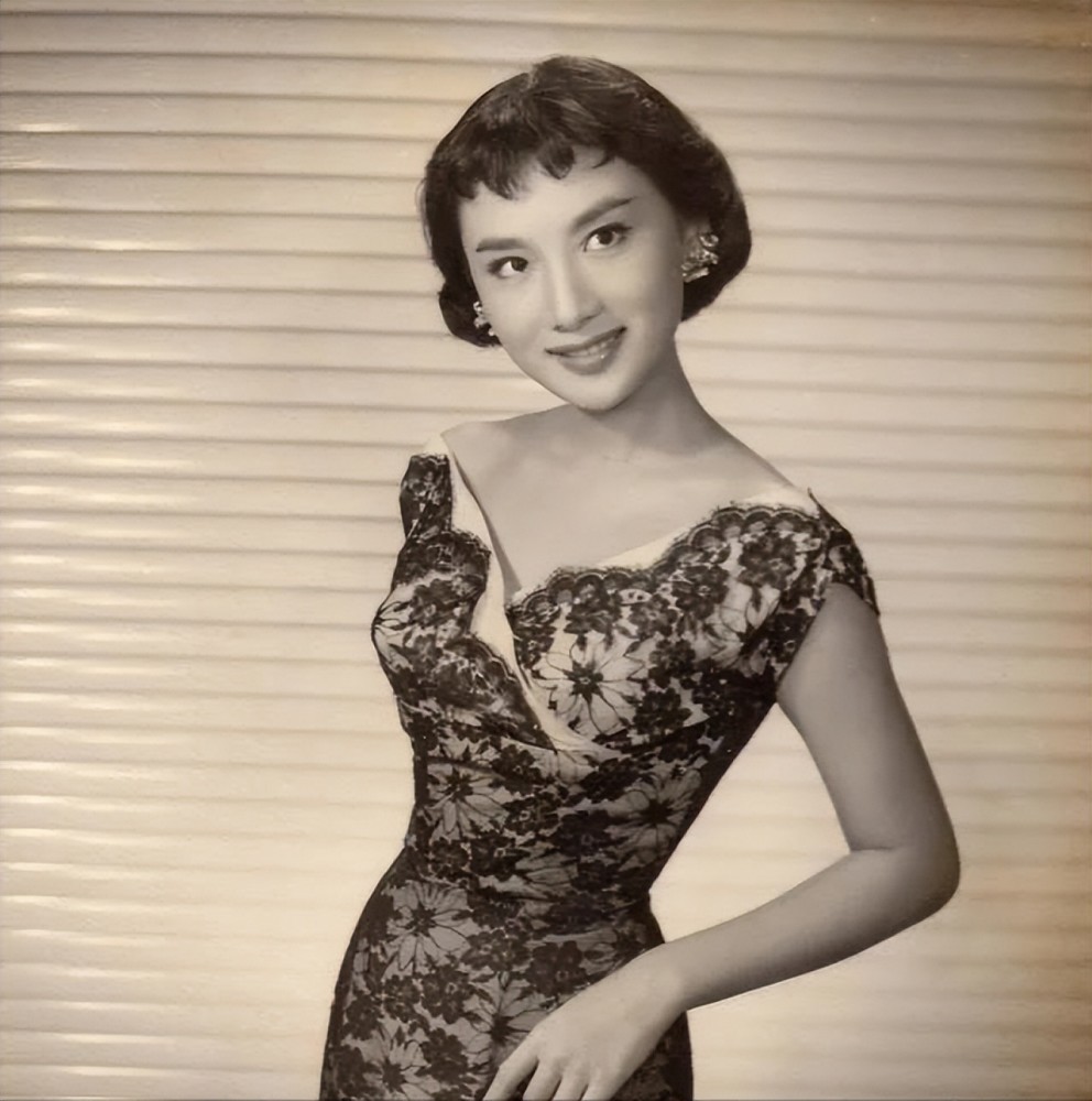 有一种美,叫堪比赫本的夏梦:年轻时艳而不俗,晚年更是端庄优雅插图2