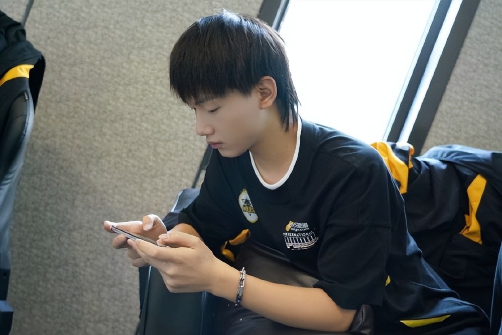 ag超玩会危险了,今屿重新跟训或将取代胖皇,最后一战ag难度增大!