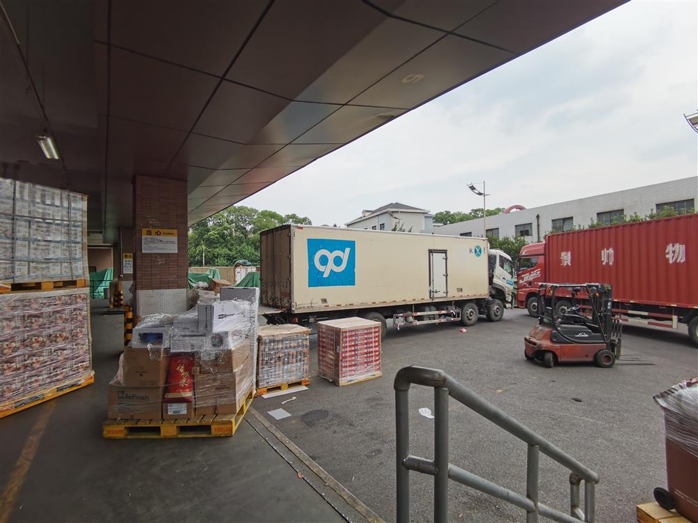 浦东山姆会员店每晚卸货补货吵到凌晨!