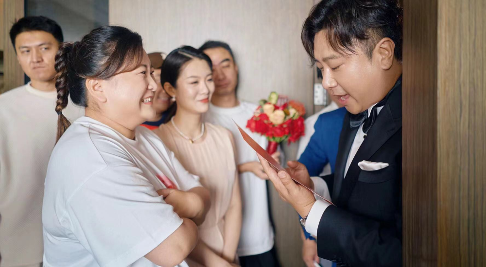 演员张泰维大婚众星祝贺老板贾玲热泪盈眶德云社演员也现身