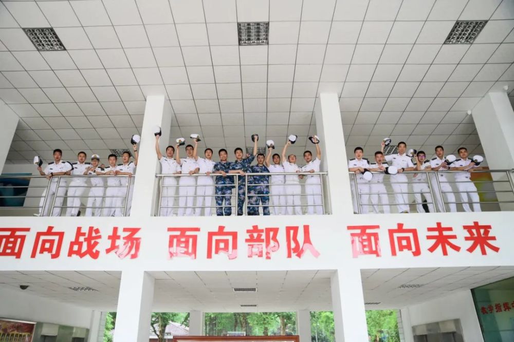 海军首批“00后”军校学员毕业，开始新的征程