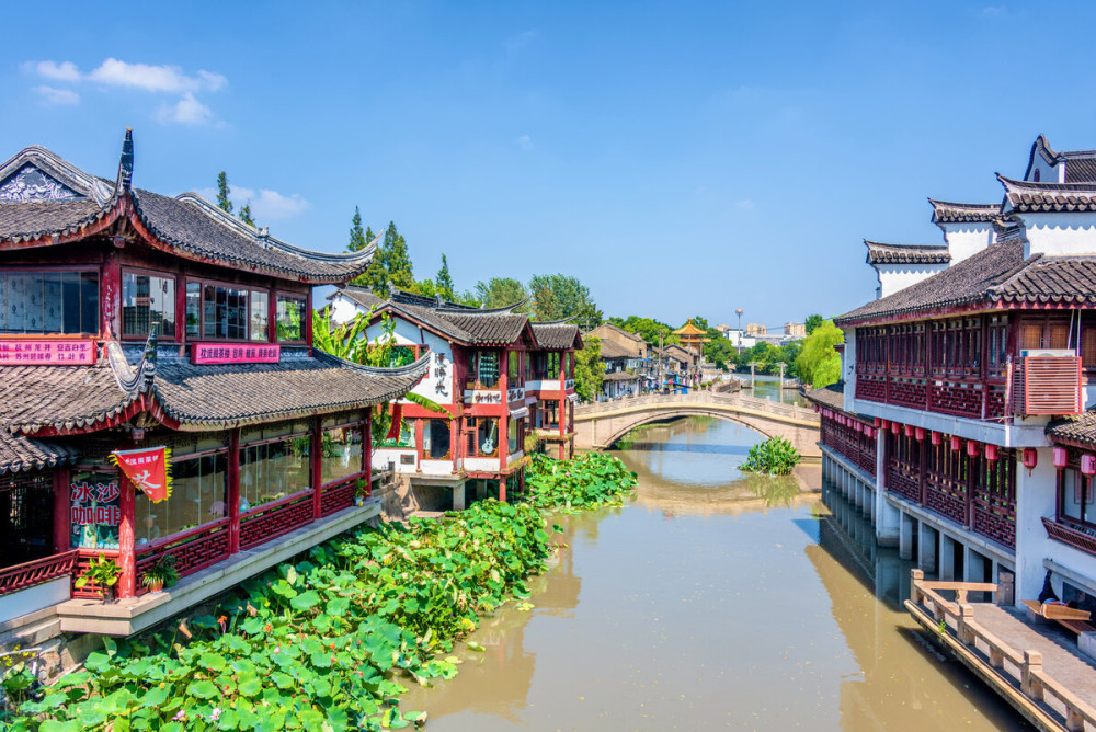 同样是一线城市，上海相比深圳有哪些优势？