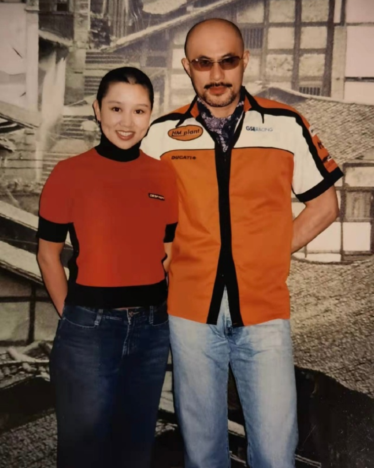 徐锦江:对妻子一见钟情,第三次结婚,独宠28年家里财产全归她_腾讯新闻