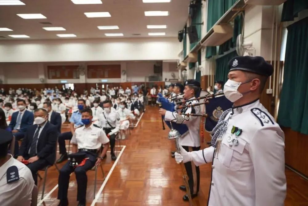 香港輔警升旗隊首進校園升國旗