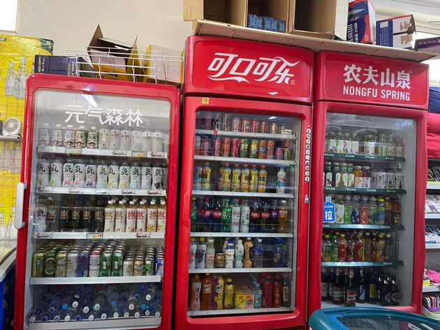 便利店的冰柜里,东北大板元气森林可口可乐终有一战