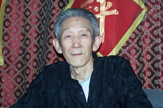 从此之后,刘文步的名声可就臭了,根本没有人愿意请他表演,本以为他这