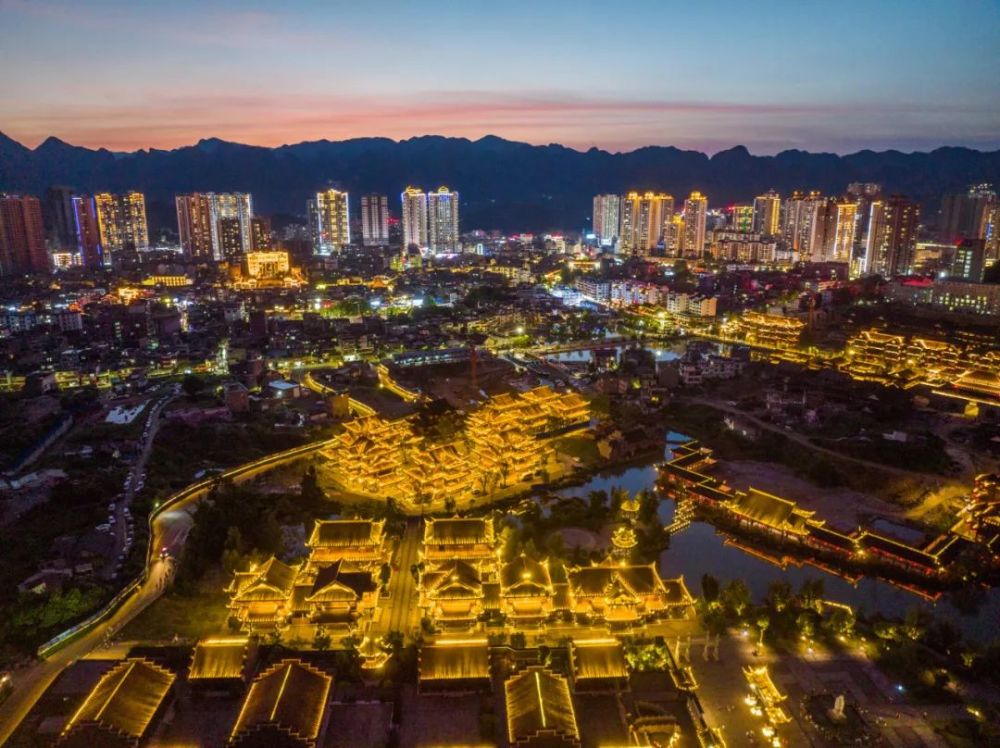 明艳璀璨织金平远古镇美如画