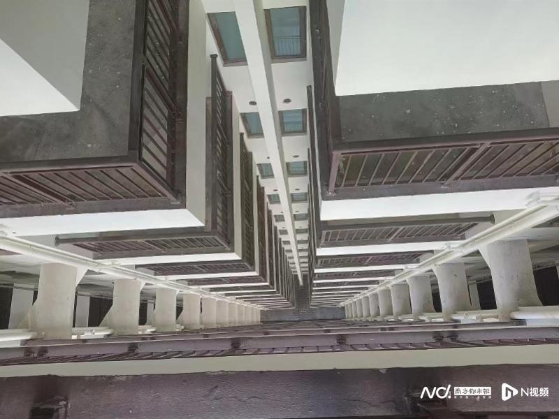 26层高楼天井无网连廊无窗惠州保利鹿江来业主忧心安全