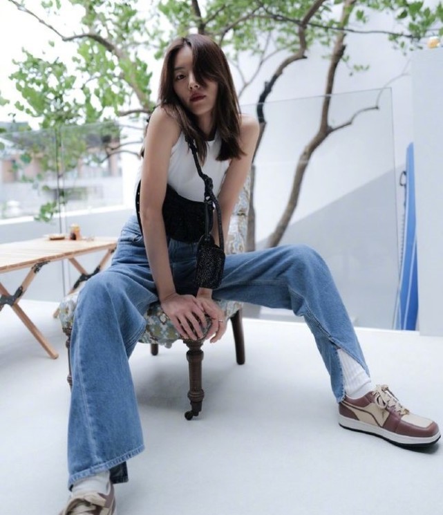 第一位就是绯闻初恋女友李恩倩,长相清纯可人,在井柏然出道早期,网上