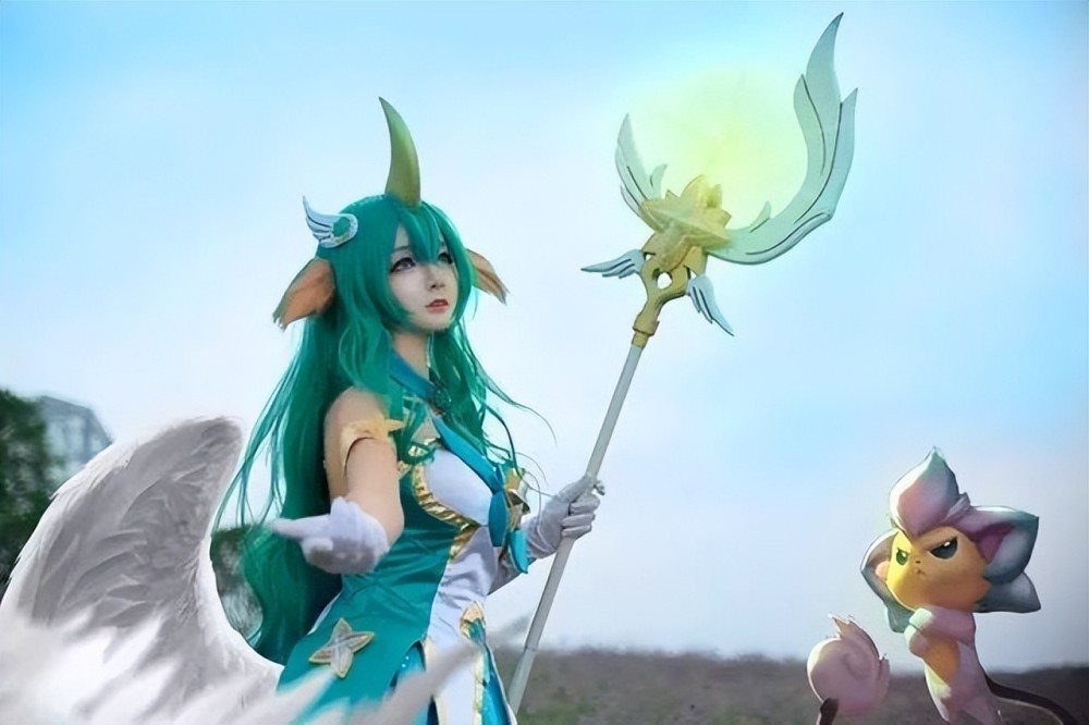 奶妈索拉卡cos表情妩媚身材简直热辣