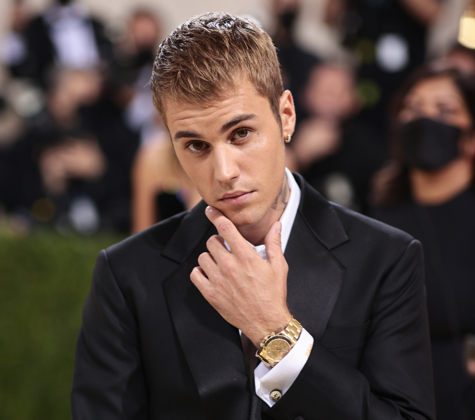 贾斯汀·比伯因病面瘫后终于康复 宣布重启世界巡演