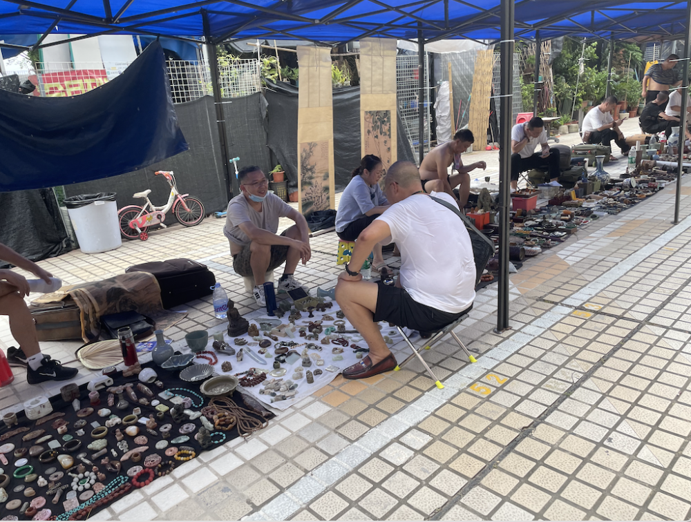 花地湾古玩地摊集市开市啦来看看大家都淘到哪些好货