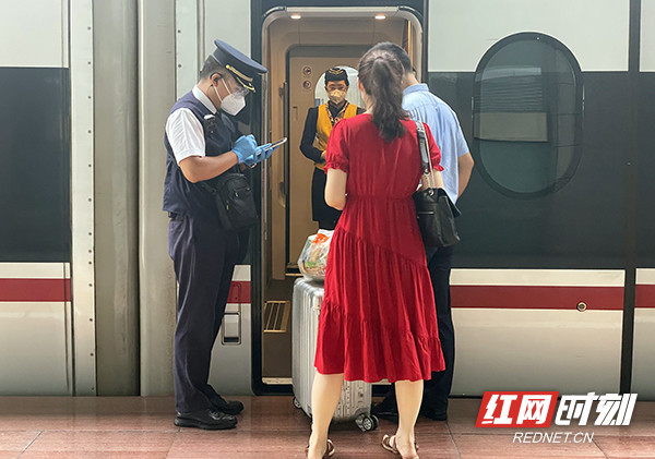 组图丨“探秘”株洲西站始发京沪高铁