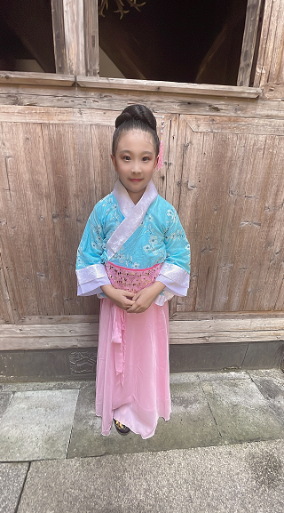 丫鬟:肖雨轩(映湖小学)驸马:程宇卓(天津路小学)公主:丁灵晗(淮河路