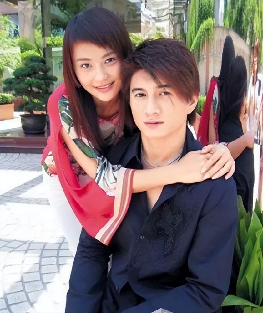 吴奇隆与马雅舒离婚13年他再婚做爸爸她嫁老外儿女双全