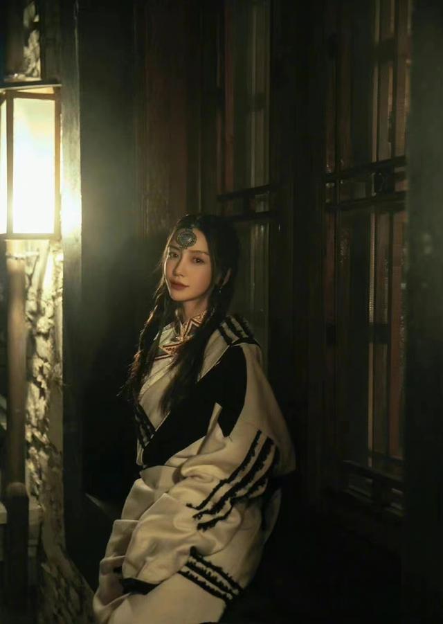 angelababy民族造型好美网友颜值无可挑剔