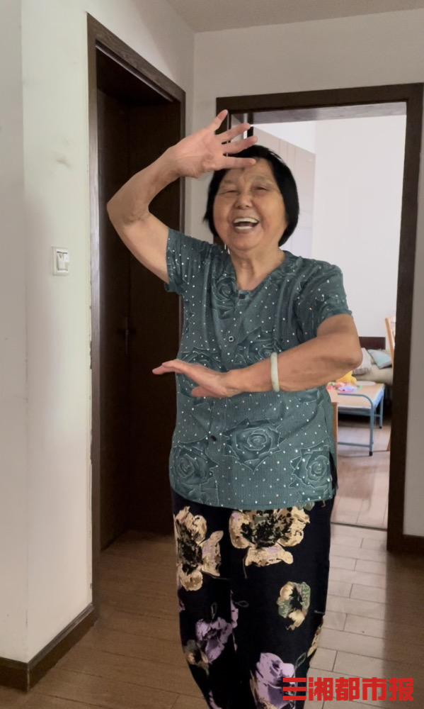 "第一代援疆湘女,今年88岁的袁玉清老人向本报求助,希望能帮她寻找一