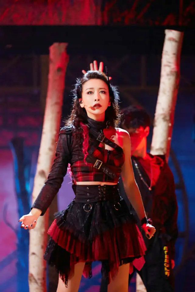 被港交所公开谴责履历不实的毛俊杰究竟是真豪门还是谎话精