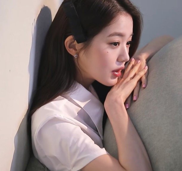 ive张元英晒工作视频花絮专属洋娃娃般美貌独特清纯魅力