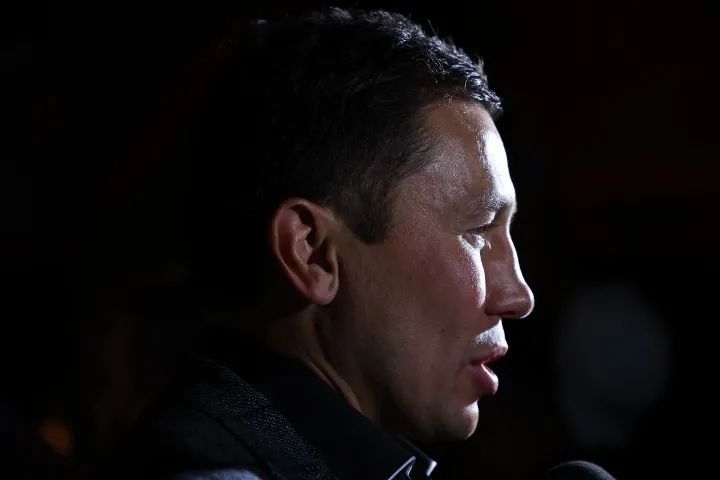 今天戈洛夫金表示控制在160磅是有些费力