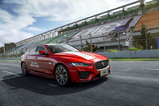 不能下赛道的运动轿车是没有灵魂的,珠海赛道体验捷豹x家族