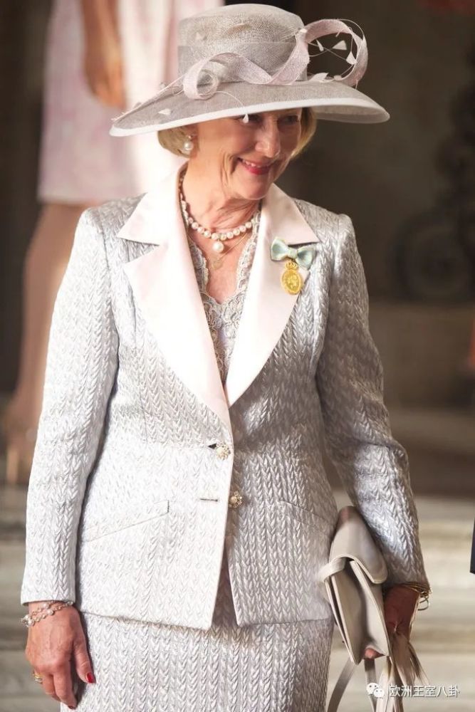 感觉这也是比较适合宋雅的帽饰风格,特别是如果她没有整一些奇奇怪怪