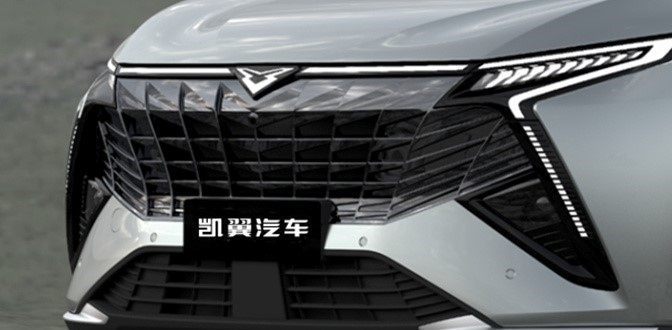 海外实拍丰田全新皇冠轿车，约22万元起售，或10月国内开卖