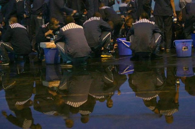 监狱里,服刑人员最无助的瞬间