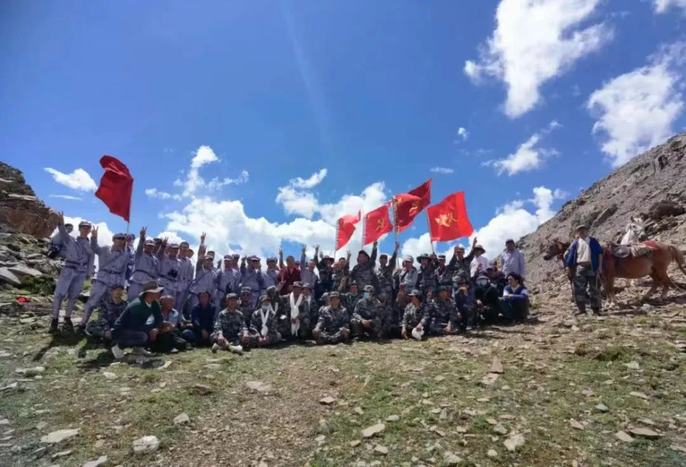 6月底,原駐防康定折多山以西的紅9軍即途經色達,至阿壩州壤塘縣.