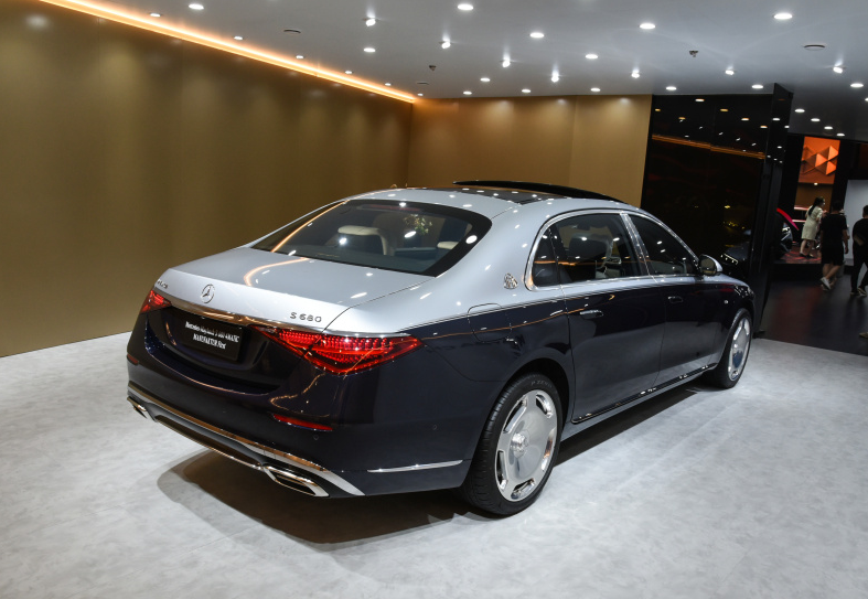 行走的400万搭载60tv12缸发动机迈巴赫s680解读