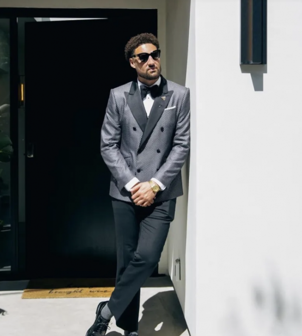 克莱-汤普森晒今日出席颁奖礼个人时装照