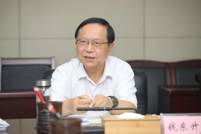 省港航集团党委书记,董事长丁庆领讲话.市委副书记,代市长张志强讲话.