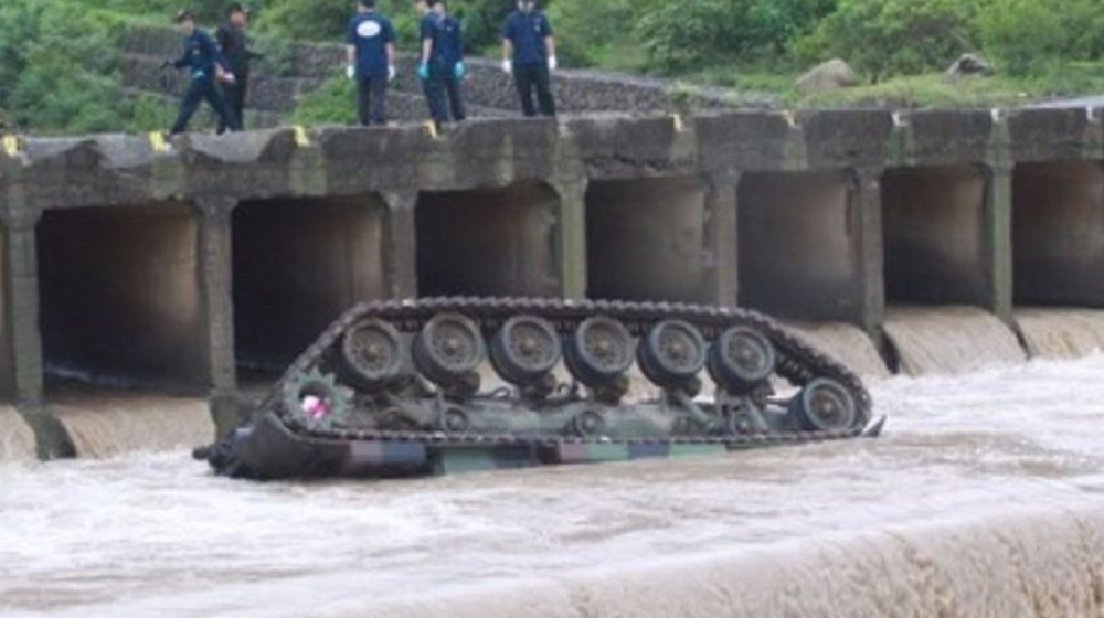 美国一座军事基地风暴中遭雷击，训练场里美军一死九伤富满电子新闻2023已更新(今日/微博)