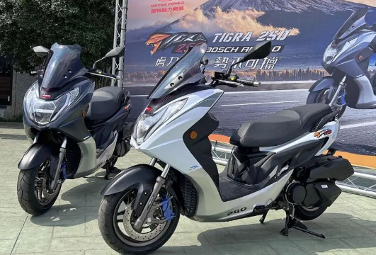 5,本田"pcx"125平踏板车来了.