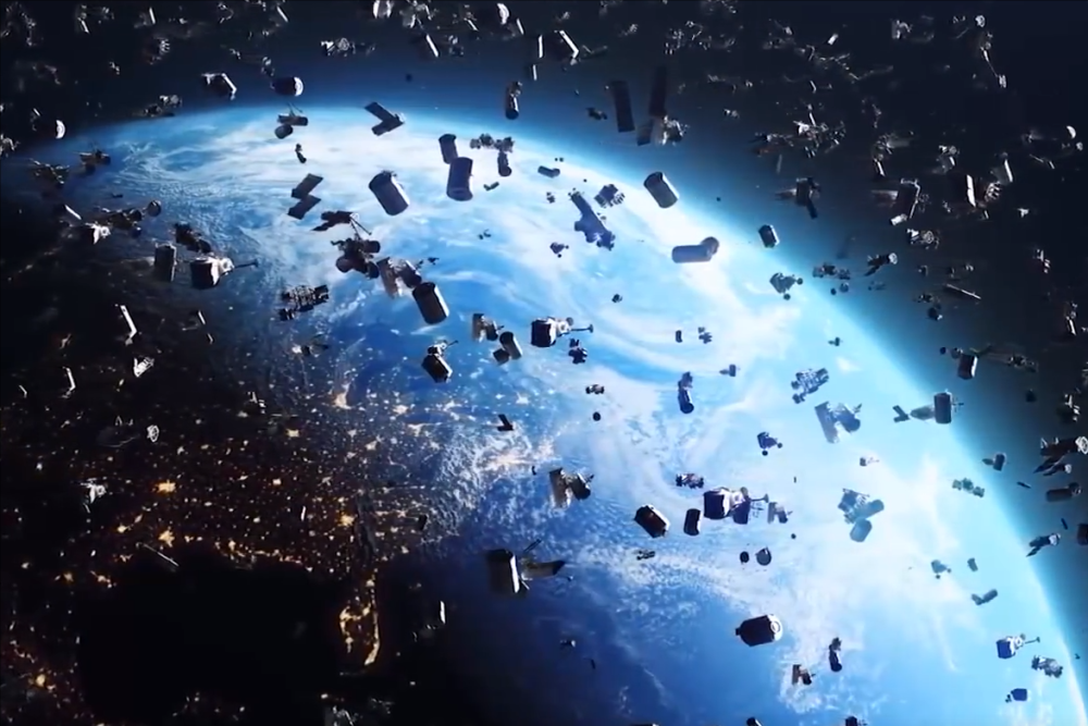 这里有着数之不尽的太空垃圾,因为它们以极高的速度不停运动,因此能量