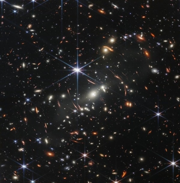 韦伯望远镜或发现宇宙最古老星系：距离地球约135亿光年