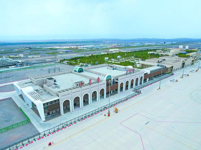 吐鲁番机场航站楼全景航拍.