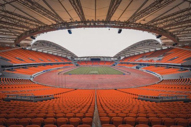 武汉体育中心中足联筹备组派出的工作团队兵分两路,从7月7日开始至14