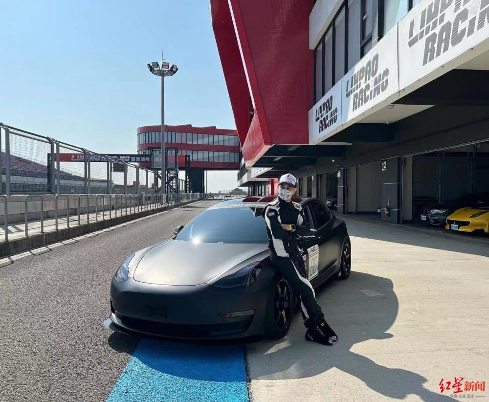 林志颖开特斯拉遭遇车祸林志颖家人林志颖目前在医院应无大碍