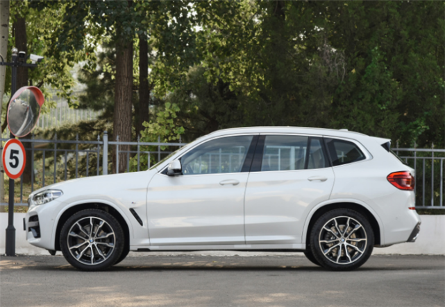 对比model y和宝马x3,你会选谁?纯电车两大优势太明显了_腾讯新闻