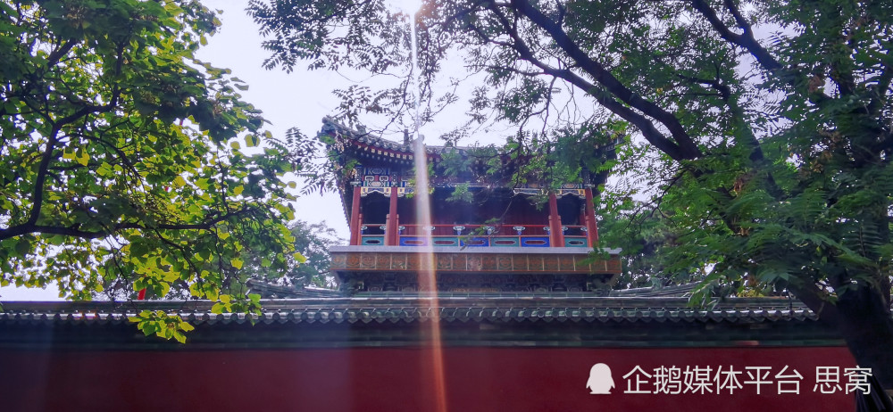 思窩騎著馬兒去草原：北海公園有著上千年的歷史，北京十六景之一軍事基地在哪