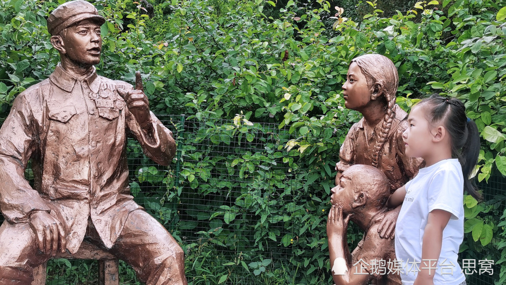 思窩騎著馬兒去草原：北海公園有著上千年的歷史，北京十六景之一軍事基地在哪